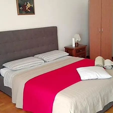 Lian Bed & Breakfast *